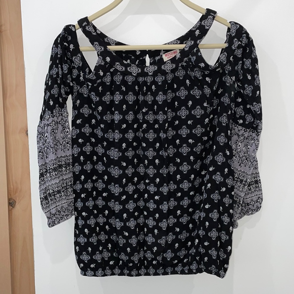 Mossimo supply co. Open shoulder top